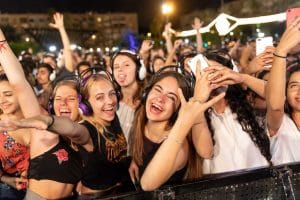 מסיבת אוזניות מחוץ לקופסא - תמונת גלריה